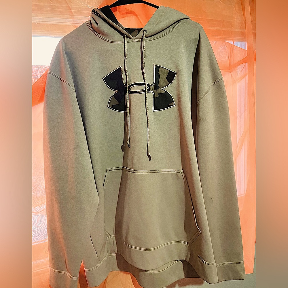 Men’s XL Under Armour Cream Colored Hoodie